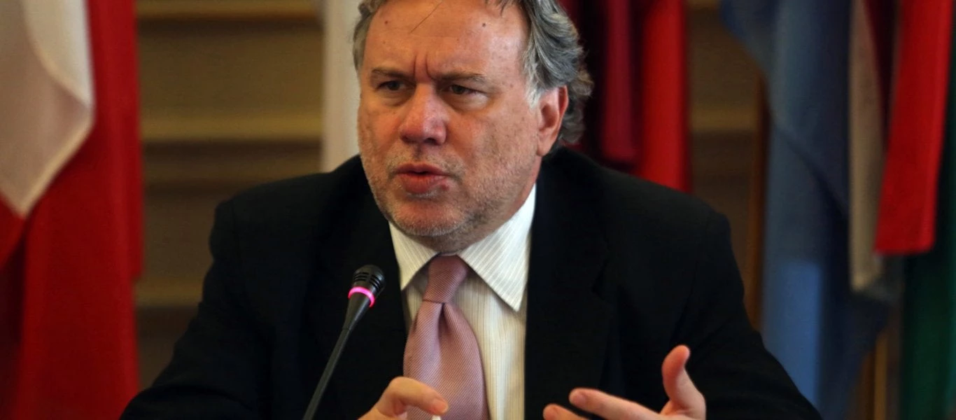 Απίστευτη αυτοπεποίθηση Γ. Κατρούγκαλου : «Αν στο νομοσχέδιο υπάρχει φράση για περικοπές, εγώ θα παραιτηθώ»! (Εικόνες)